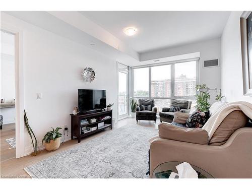 608-2025 Maria Street, Burlington, ON - Indoor Photo Showing Living Room