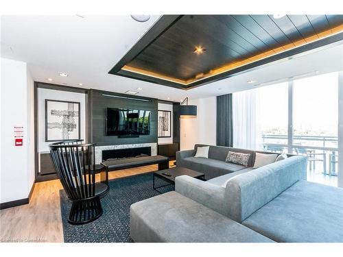 608-2025 Maria Street, Burlington, ON - Indoor Photo Showing Living Room