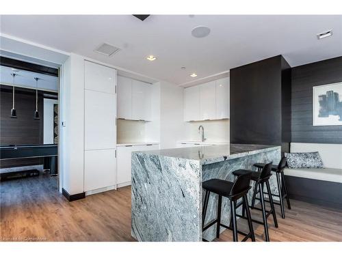 608-2025 Maria Street, Burlington, ON - Indoor Photo Showing Kitchen