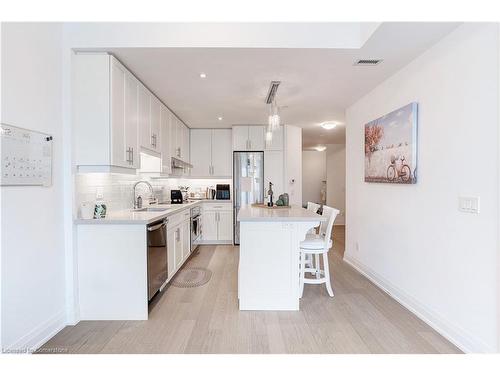 608-2025 Maria Street, Burlington, ON - Indoor Photo Showing Kitchen