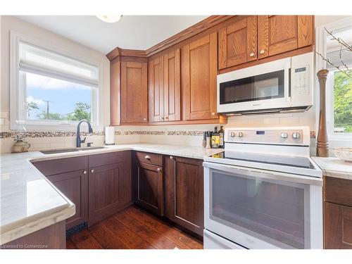 57 West 4Th Street, Hamilton, ON - Indoor Photo Showing Kitchen