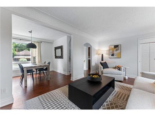 57 West 4Th Street, Hamilton, ON - Indoor Photo Showing Living Room