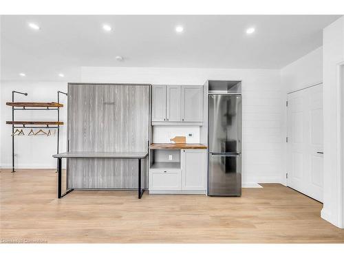 198 Dundurn Street S, Hamilton, ON - Indoor Photo Showing Kitchen