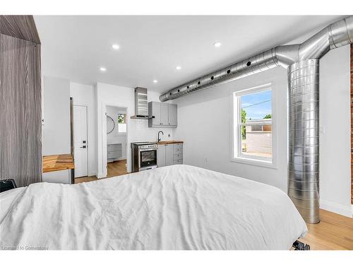 198 Dundurn Street S, Hamilton, ON - Indoor Photo Showing Bedroom