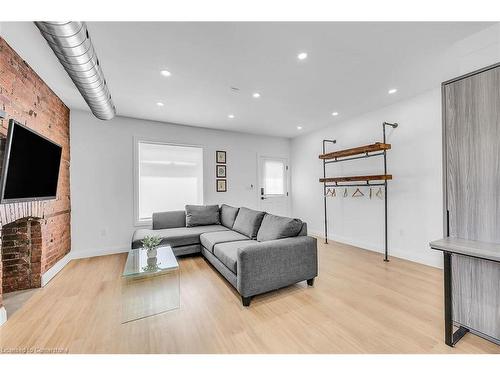 198 Dundurn Street S, Hamilton, ON - Indoor Photo Showing Living Room