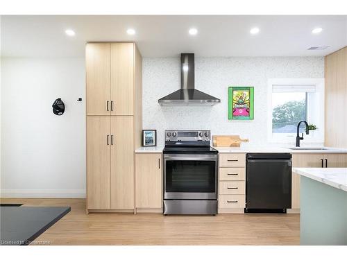 198 Dundurn Street S, Hamilton, ON - Indoor Photo Showing Kitchen