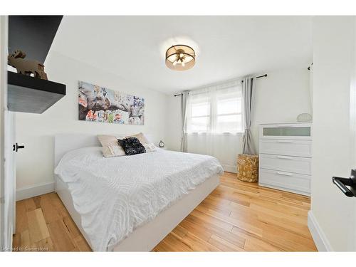 2411 Shurie Road, Smithville, ON - Indoor Photo Showing Bedroom