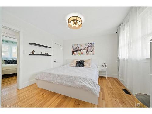 2411 Shurie Road, Smithville, ON - Indoor Photo Showing Bedroom