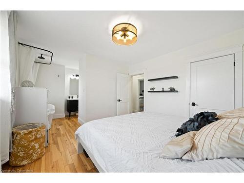 2411 Shurie Road, Smithville, ON - Indoor Photo Showing Bedroom