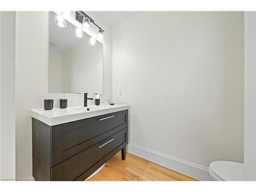 2411 Shurie Road, Smithville, ON - Indoor Photo Showing Bathroom