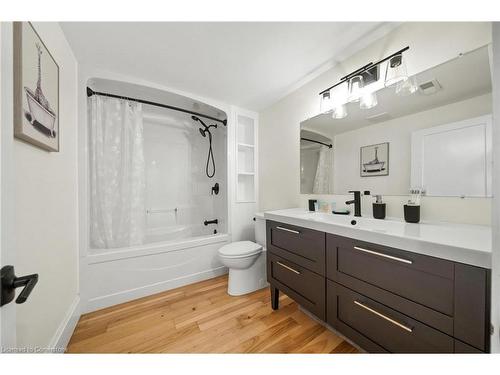 2411 Shurie Road, Smithville, ON - Indoor Photo Showing Bathroom