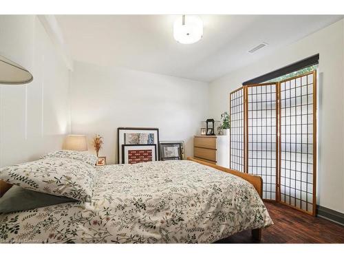 65 Queen Street, St. Catharines, ON - Indoor Photo Showing Bedroom