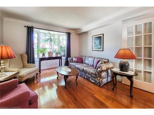 251 Alderlea Avenue, Hamilton, ON - Indoor Photo Showing Living Room