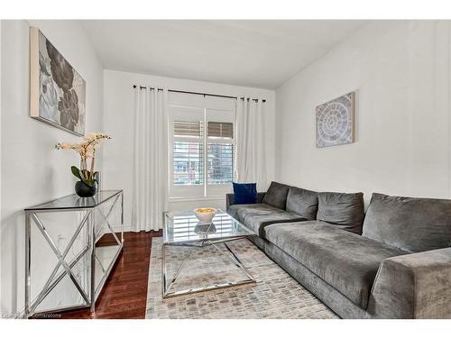 17 Avalon Place, Hamilton, ON - Indoor Photo Showing Living Room