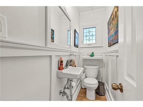 17 Avalon Place, Hamilton, ON - Indoor Photo Showing Bathroom