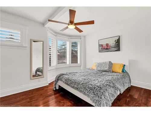 17 Avalon Place, Hamilton, ON - Indoor Photo Showing Bedroom