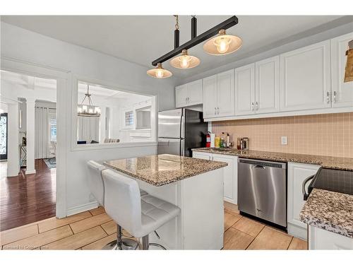 17 Avalon Place, Hamilton, ON - Indoor Photo Showing Kitchen With Upgraded Kitchen