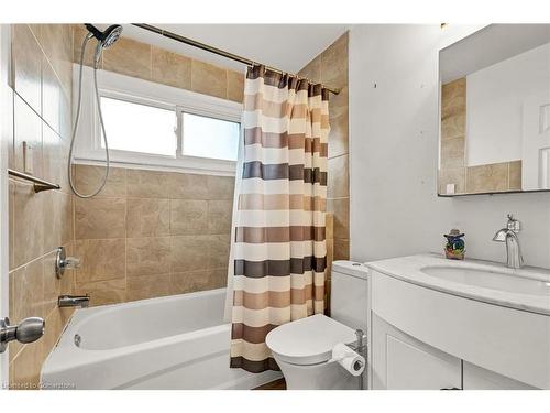 17 Avalon Place, Hamilton, ON - Indoor Photo Showing Bathroom