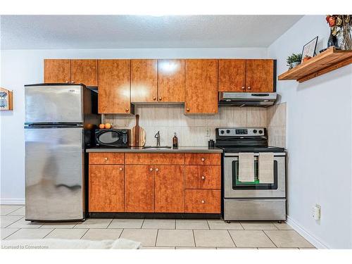 152 Beach Road, Hamilton, ON - Indoor Photo Showing Kitchen