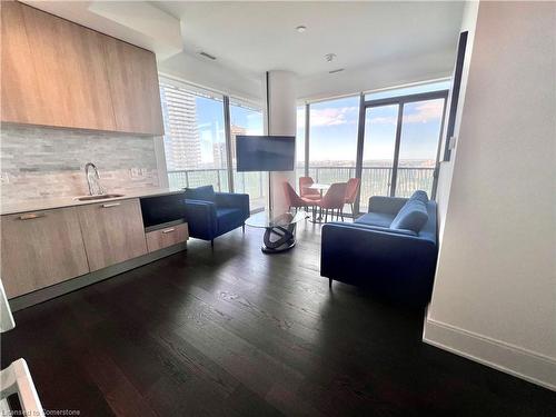 5406-50 Charles Street E, Toronto, ON - Indoor Photo Showing Living Room