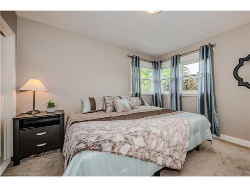 976 Danforth Avenue, Burlington, ON - Indoor Photo Showing Bedroom