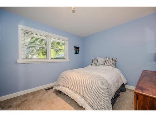 976 Danforth Avenue, Burlington, ON - Indoor Photo Showing Bedroom