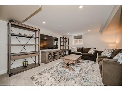 976 Danforth Avenue, Burlington, ON - Indoor Photo Showing Living Room