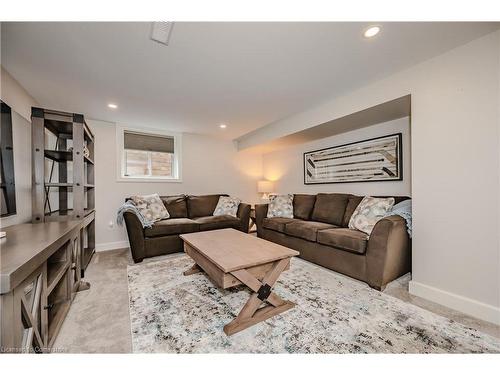 976 Danforth Avenue, Burlington, ON - Indoor Photo Showing Living Room