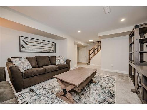 976 Danforth Avenue, Burlington, ON - Indoor Photo Showing Living Room