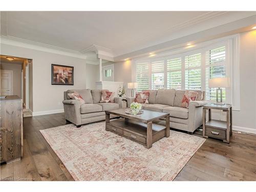 976 Danforth Avenue, Burlington, ON - Indoor Photo Showing Living Room