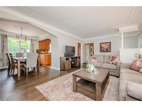 976 Danforth Avenue, Burlington, ON - Indoor Photo Showing Living Room