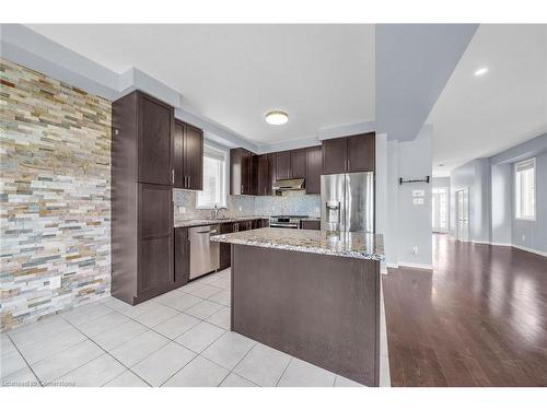 949 Tartan Court, Kitchener, ON - Indoor Photo Showing Kitchen With Upgraded Kitchen