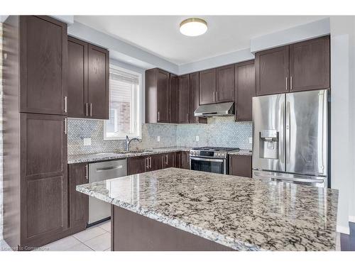 949 Tartan Court, Kitchener, ON - Indoor Photo Showing Kitchen With Upgraded Kitchen