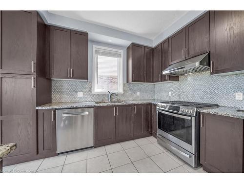 949 Tartan Court, Kitchener, ON - Indoor Photo Showing Kitchen With Upgraded Kitchen