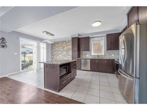 949 Tartan Court, Kitchener, ON - Indoor Photo Showing Kitchen