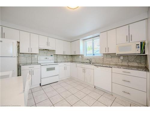 25 Brant Street, Hamilton, ON - Indoor Photo Showing Kitchen