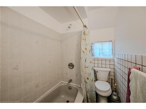 25 Brant Street, Hamilton, ON - Indoor Photo Showing Bathroom