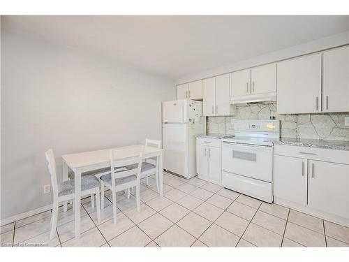 25 Brant Street, Hamilton, ON - Indoor Photo Showing Kitchen