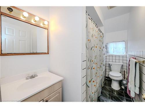 25 Brant Street, Hamilton, ON - Indoor Photo Showing Bathroom