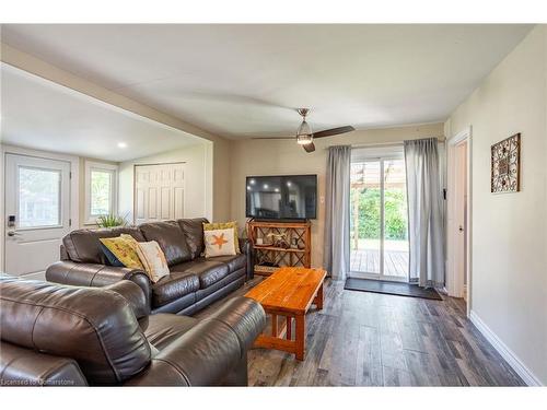 34 Ridgewood Drive, Turkey Point, ON - Indoor Photo Showing Living Room