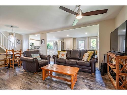 34 Ridgewood Drive, Turkey Point, ON - Indoor Photo Showing Living Room