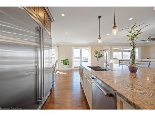 940 Concession 8 Road W, Hamilton, ON - Indoor Photo Showing Kitchen With Double Sink With Upgraded Kitchen