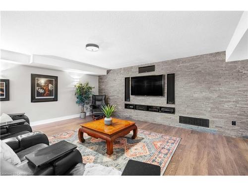 1340 Brant County #54 Highway, Caledonia, ON - Indoor Photo Showing Living Room