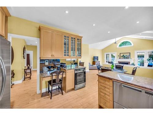 45 Bell Avenue, Grimsby, ON - Indoor Photo Showing Kitchen