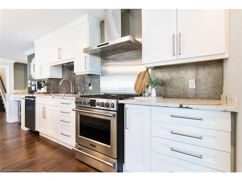 91 Hedge Lawn Drive, Grimsby, ON - Indoor Photo Showing Kitchen With Upgraded Kitchen