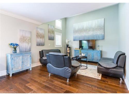 91 Hedge Lawn Drive, Grimsby, ON - Indoor Photo Showing Living Room