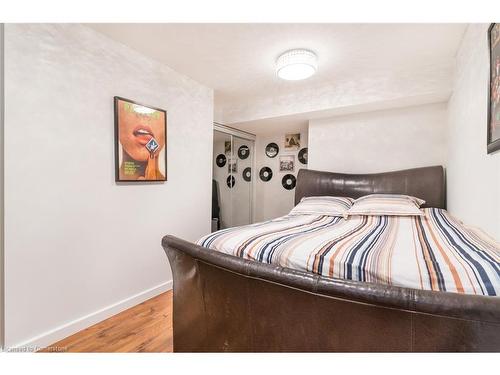 91 Hedge Lawn Drive, Grimsby, ON - Indoor Photo Showing Bedroom