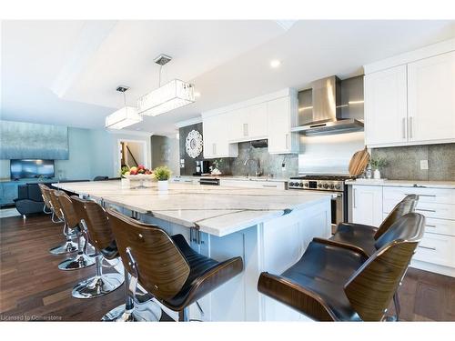 91 Hedge Lawn Drive, Grimsby, ON - Indoor Photo Showing Kitchen With Upgraded Kitchen