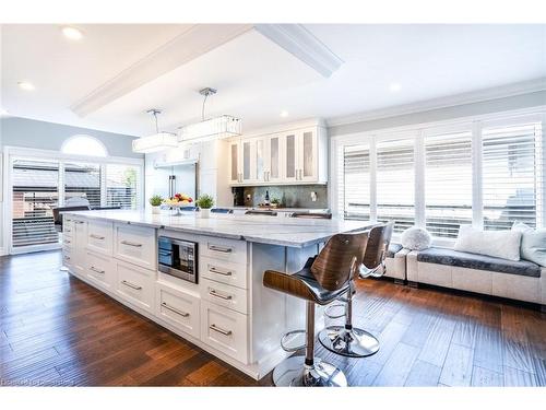 91 Hedge Lawn Drive, Grimsby, ON - Indoor Photo Showing Kitchen With Upgraded Kitchen