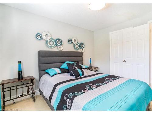 91 Hedge Lawn Drive, Grimsby, ON - Indoor Photo Showing Bedroom